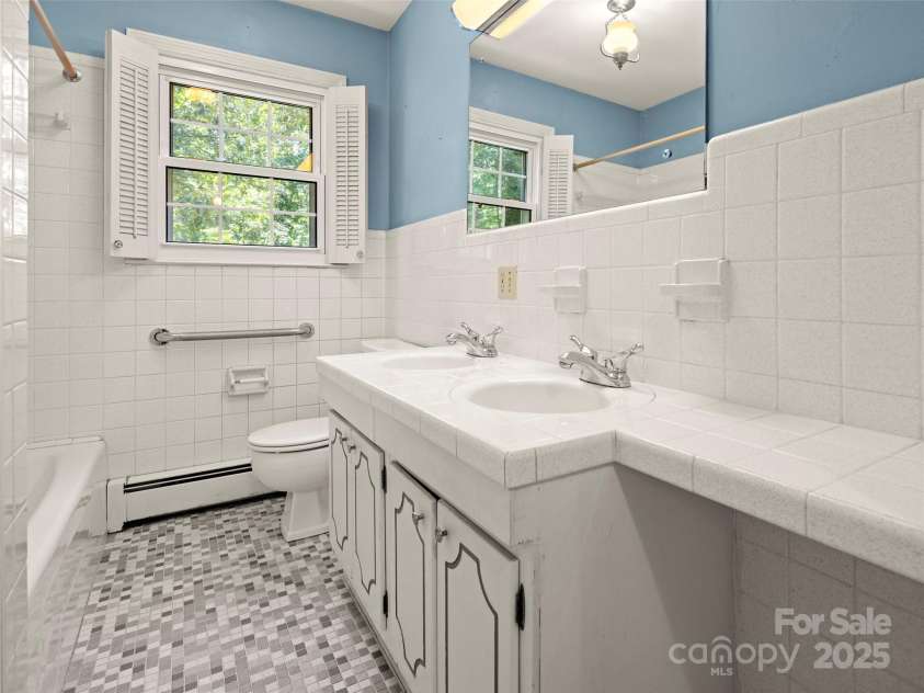 6 Ravenswood Road, Flat Rock, NC 28731.  MLS# CAR4276737, YatesRealty ID 23812. 