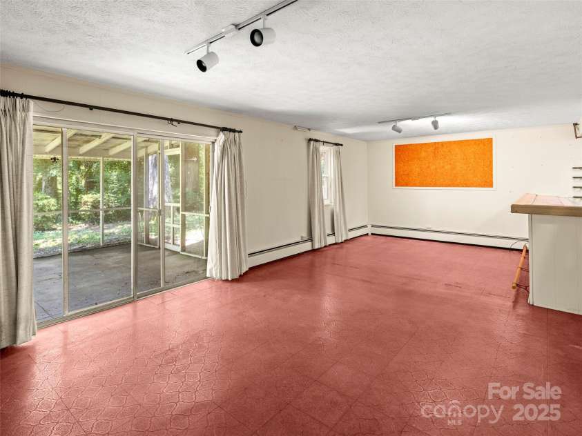 6 Ravenswood Road, Flat Rock, NC 28731.  MLS# CAR4276737, YatesRealty ID 23812. 