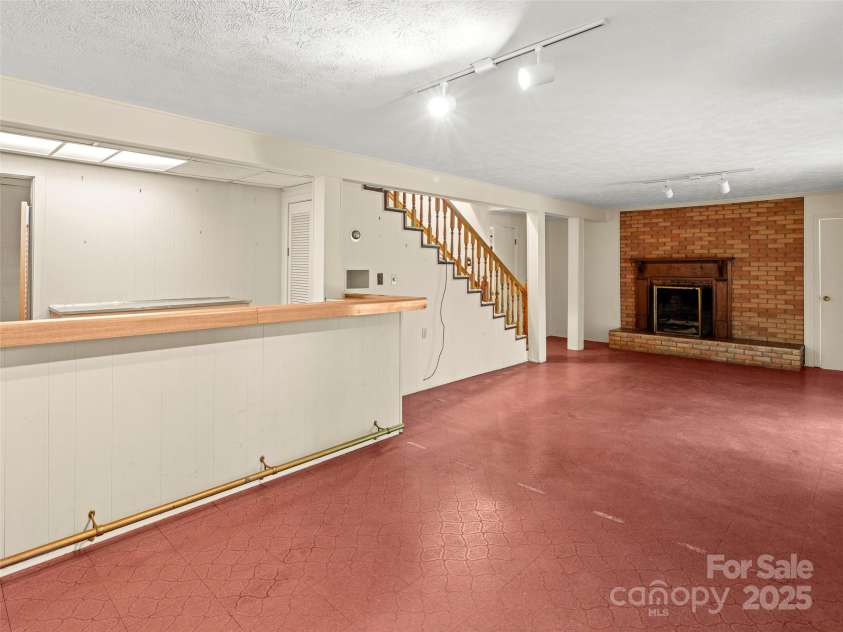 6 Ravenswood Road, Flat Rock, NC 28731.  MLS# CAR4276737, YatesRealty ID 23812. 