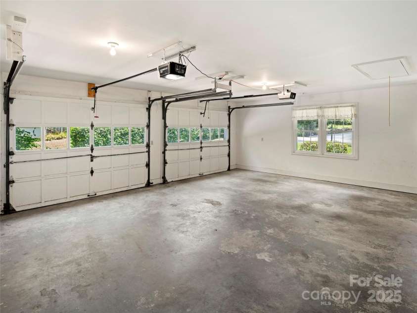 6 Ravenswood Road, Flat Rock, NC 28731.  MLS# CAR4276737, YatesRealty ID 23812. 