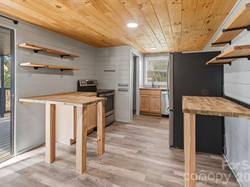 75 Old Macedonia Road, Alexander, NC 28701.  MLS# CAR4364302, YatesRealty ID 23812. Kitchen