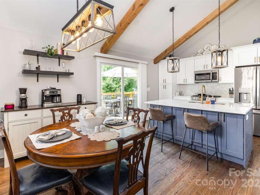 1621 Brookdale Avenue, Charlotte, NC 28210.  MLS# CAR4262821, YatesRealty ID 23813. Dining Area