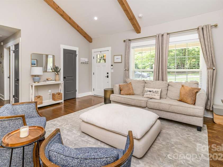 1621 Brookdale Avenue, Charlotte, NC 28210.  MLS# CAR4262821, YatesRealty ID 23813. Great Room Main