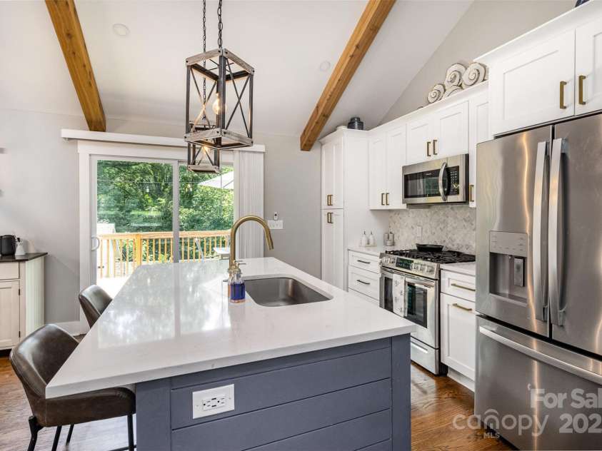 1621 Brookdale Avenue, Charlotte, NC 28210.  MLS# CAR4262821, YatesRealty ID 23813. Kitchen