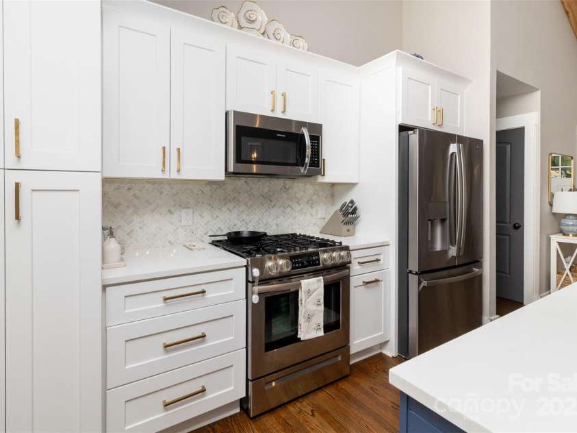 1621 Brookdale Avenue, Charlotte, NC 28210.  MLS# CAR4262821, YatesRealty ID 23813. Kitchen