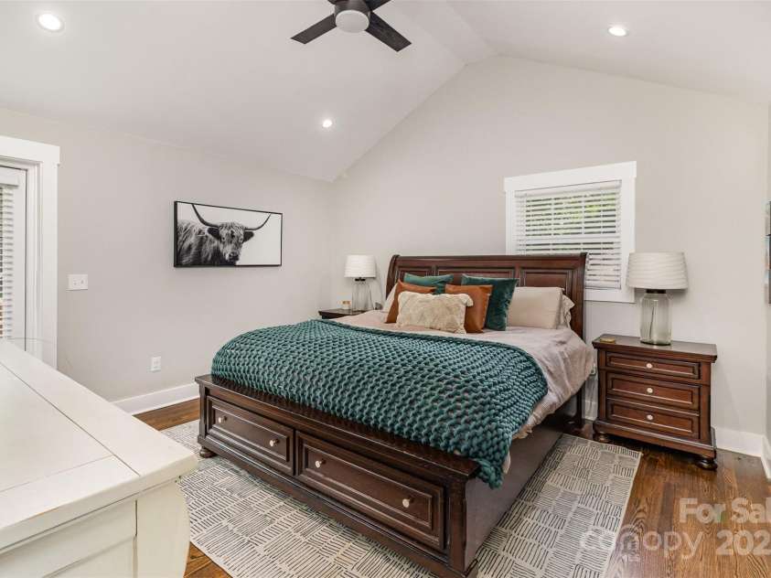 1621 Brookdale Avenue, Charlotte, NC 28210.  MLS# CAR4262821, YatesRealty ID 23813. Primary Bedroom