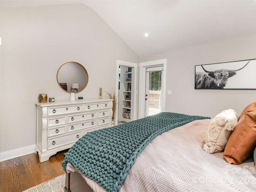 1621 Brookdale Avenue, Charlotte, NC 28210.  MLS# CAR4262821, YatesRealty ID 23813. Primary Bedroom