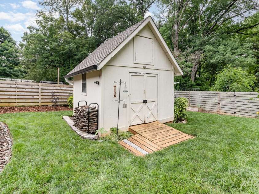 1621 Brookdale Avenue, Charlotte, NC 28210.  MLS# CAR4262821, YatesRealty ID 23813. Shed