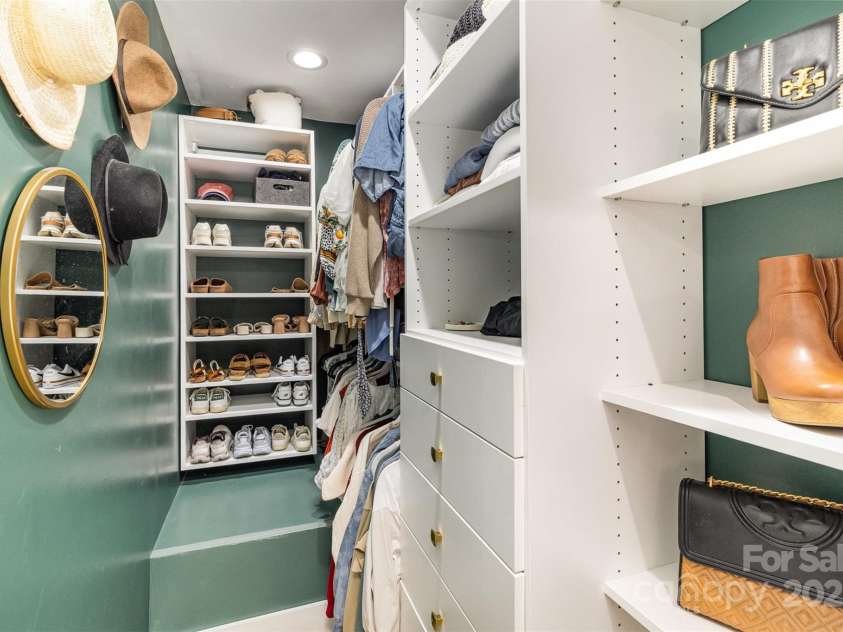 1621 Brookdale Avenue, Charlotte, NC 28210.  MLS# CAR4262821, YatesRealty ID 23813. Walk-in Closet