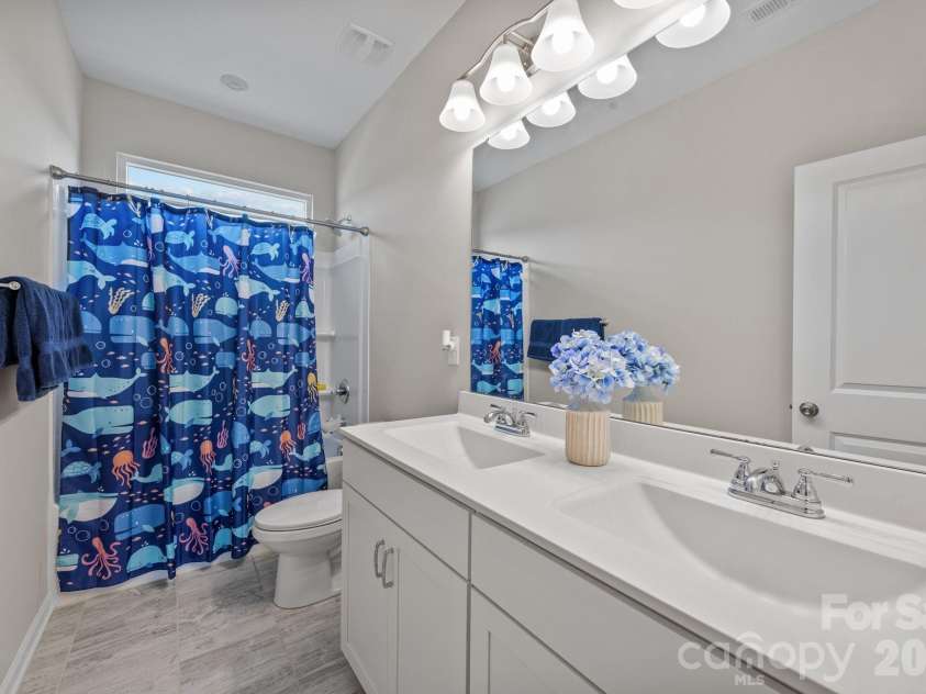 526 Ardsley Drive, Locust, NC 28097.  MLS# CAR4377039, YatesRealty ID 23814. Hall Bath with upgraded marble double sinks, tub/shower combo, and extra transom window at 526 Ardsley Dr, Locust