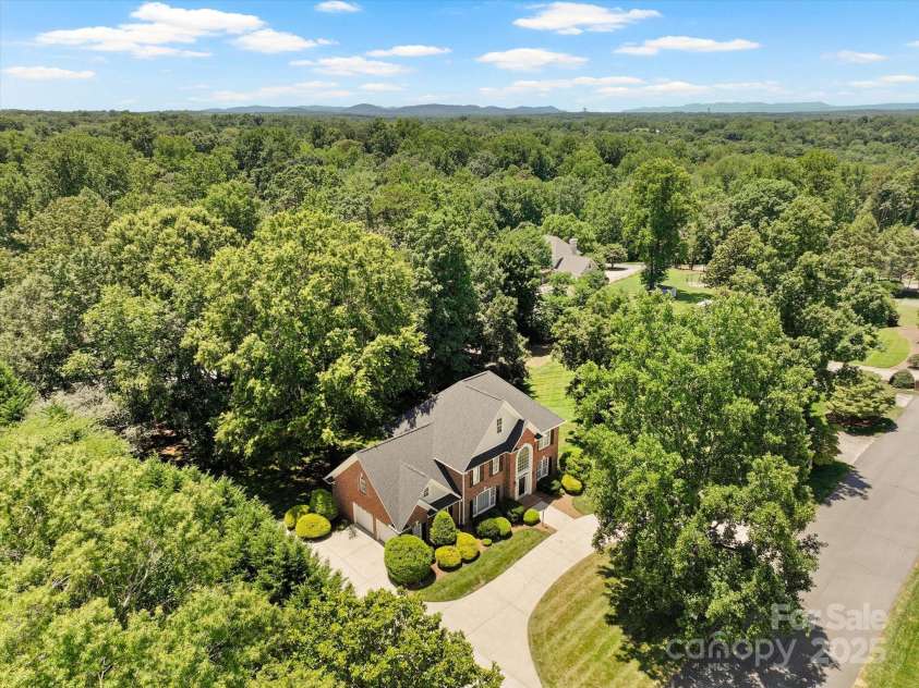 61 38th Avenue, Hickory, NC 28601.  MLS# CAR4274658, YatesRealty ID 23814. 