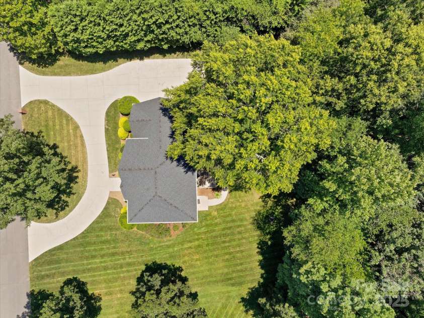 61 38th Avenue, Hickory, NC 28601.  MLS# CAR4274658, YatesRealty ID 23814. 