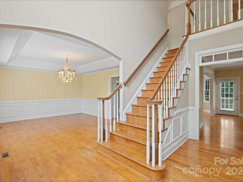 61 38th Avenue, Hickory, NC 28601.  MLS# CAR4274658, YatesRealty ID 23814. 