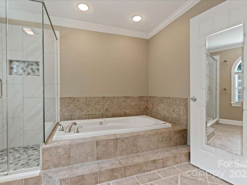 61 38th Avenue, Hickory, NC 28601.  MLS# CAR4274658, YatesRealty ID 23814. 