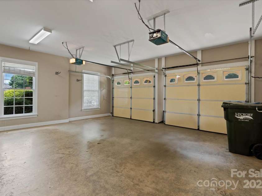 61 38th Avenue, Hickory, NC 28601.  MLS# CAR4274658, YatesRealty ID 23814. 