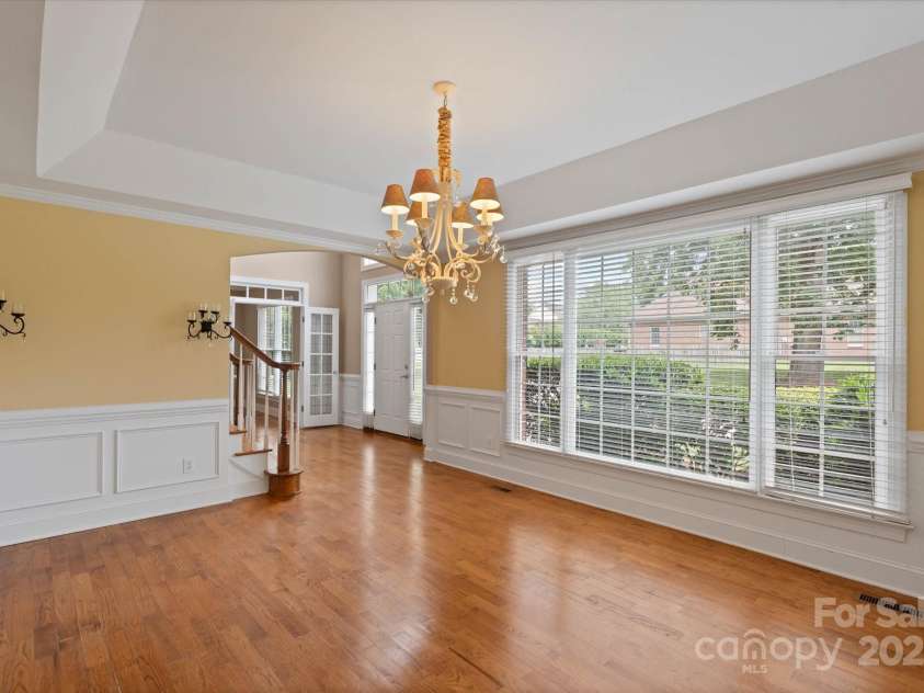61 38th Avenue, Hickory, NC 28601.  MLS# CAR4274658, YatesRealty ID 23814. 