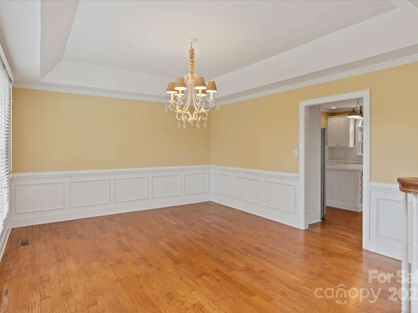 61 38th Avenue, Hickory, NC 28601.  MLS# CAR4274658, YatesRealty ID 23814. 