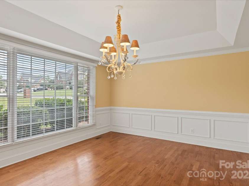 61 38th Avenue, Hickory, NC 28601.  MLS# CAR4274658, YatesRealty ID 23814. 