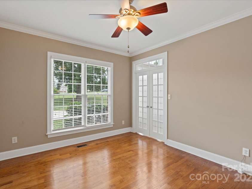 61 38th Avenue, Hickory, NC 28601.  MLS# CAR4274658, YatesRealty ID 23814. 