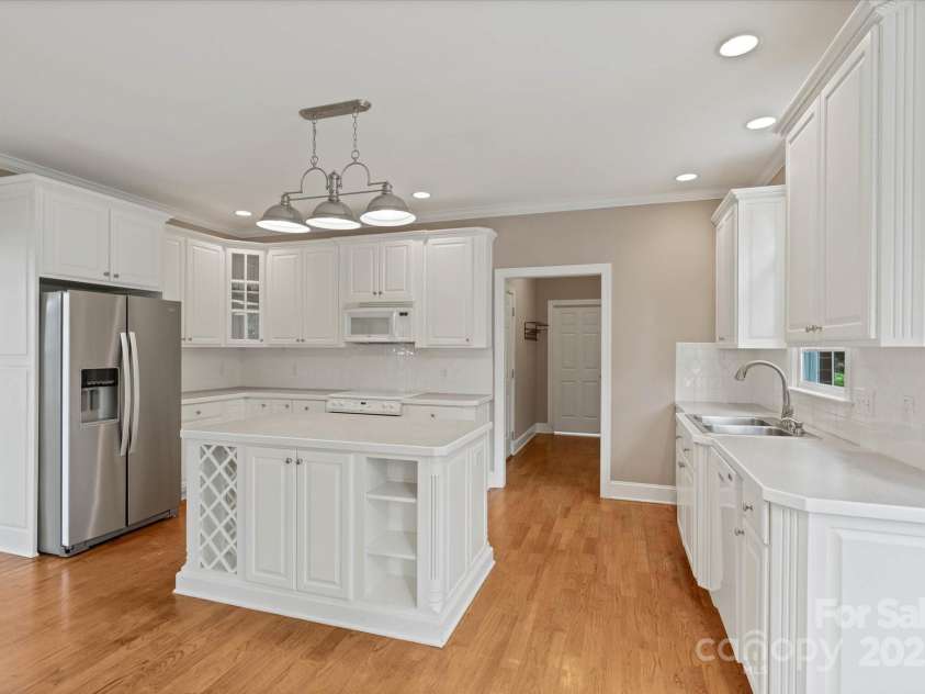 61 38th Avenue, Hickory, NC 28601.  MLS# CAR4274658, YatesRealty ID 23814. 