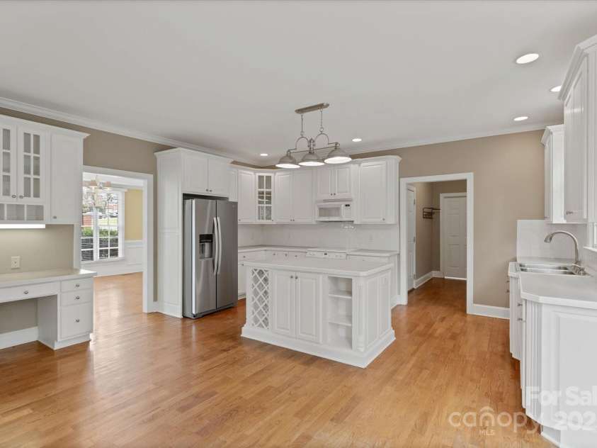 61 38th Avenue, Hickory, NC 28601.  MLS# CAR4274658, YatesRealty ID 23814. 