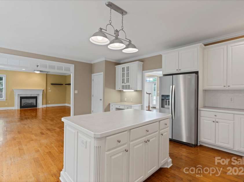 61 38th Avenue, Hickory, NC 28601.  MLS# CAR4274658, YatesRealty ID 23814. 