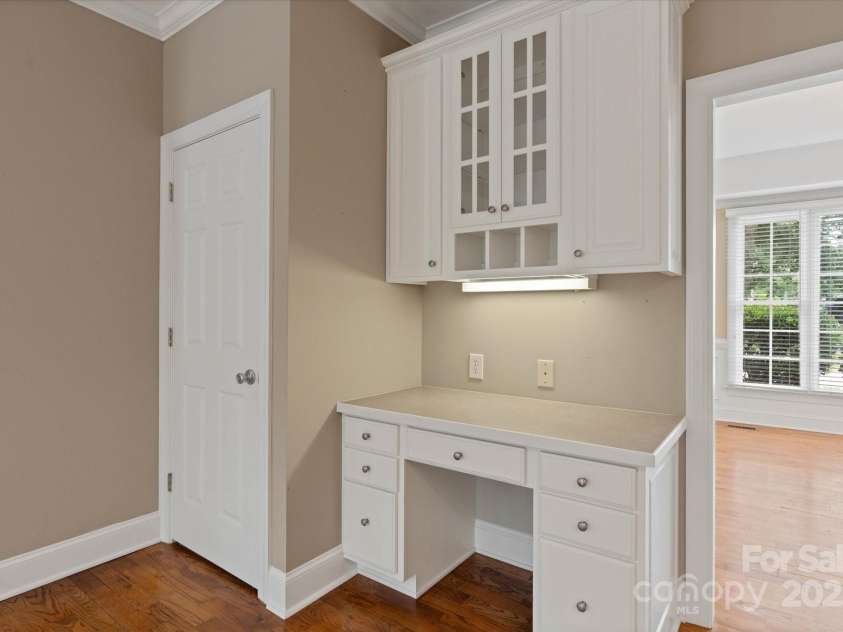 61 38th Avenue, Hickory, NC 28601.  MLS# CAR4274658, YatesRealty ID 23814. 