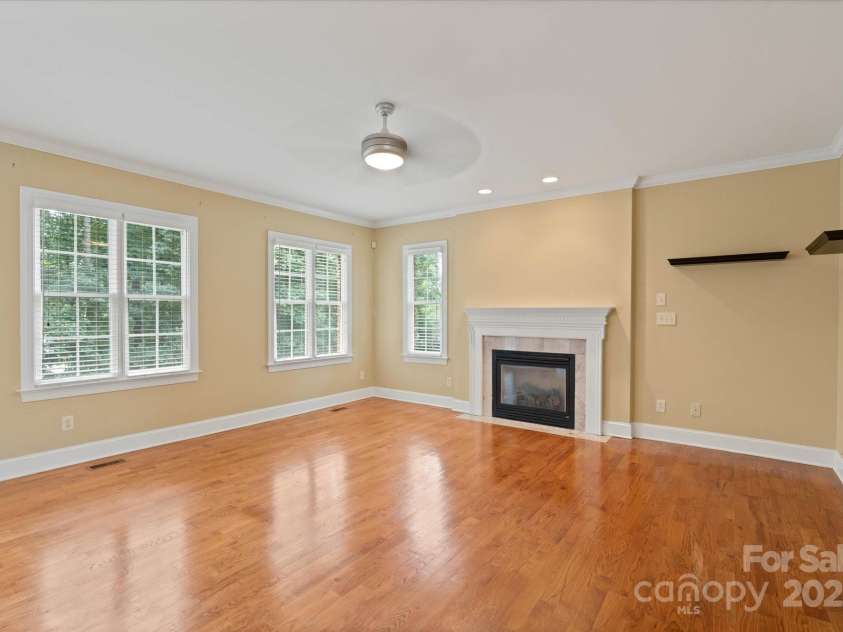 61 38th Avenue, Hickory, NC 28601.  MLS# CAR4274658, YatesRealty ID 23814. 