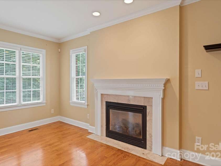 61 38th Avenue, Hickory, NC 28601.  MLS# CAR4274658, YatesRealty ID 23814. 