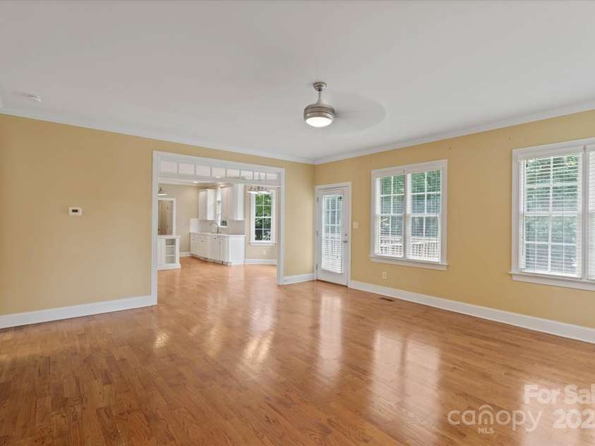 61 38th Avenue, Hickory, NC 28601.  MLS# CAR4274658, YatesRealty ID 23814. 