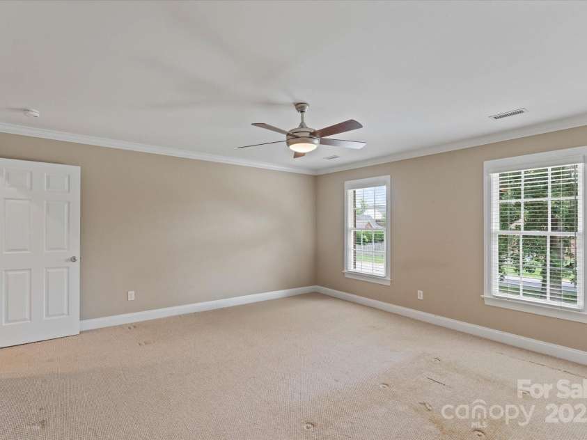 61 38th Avenue, Hickory, NC 28601.  MLS# CAR4274658, YatesRealty ID 23814. 