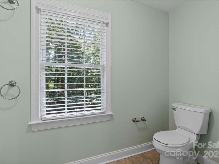 61 38th Avenue, Hickory, NC 28601.  MLS# CAR4274658, YatesRealty ID 23814. 