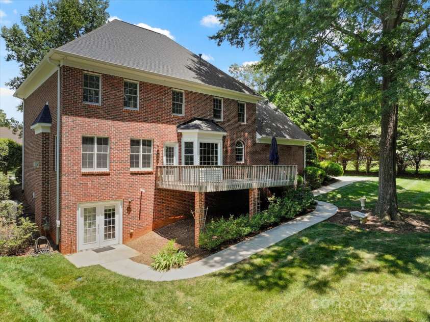 61 38th Avenue, Hickory, NC 28601.  MLS# CAR4274658, YatesRealty ID 23814. 