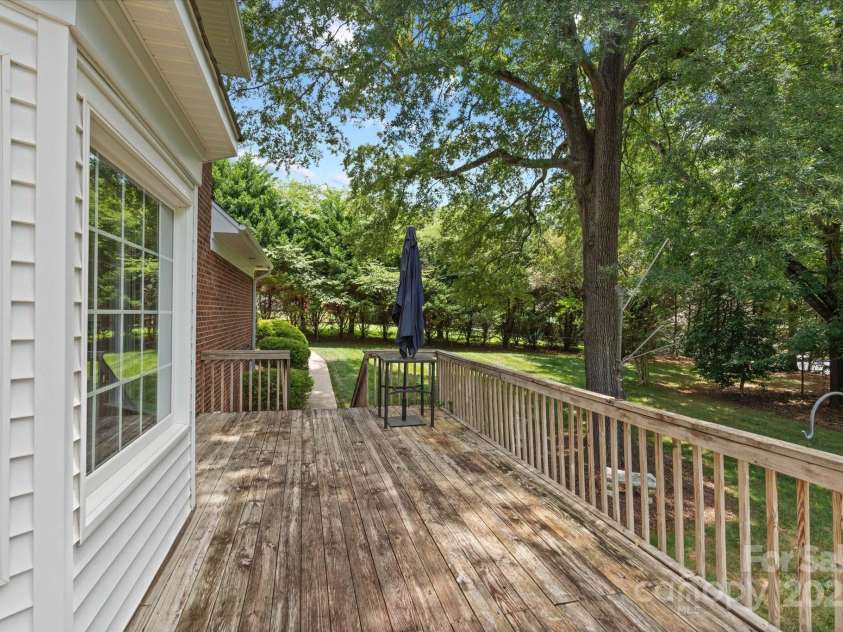 61 38th Avenue, Hickory, NC 28601.  MLS# CAR4274658, YatesRealty ID 23814. 
