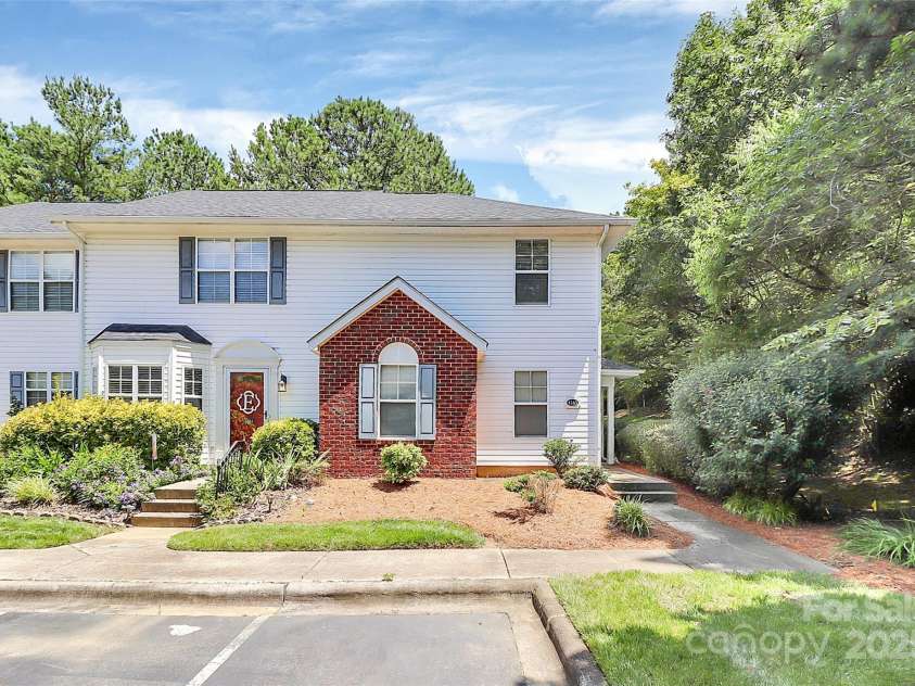 4263 Melrose Club Drive, Matthews, NC 28105.  MLS# CAR4269354, YatesRealty ID 23815. 