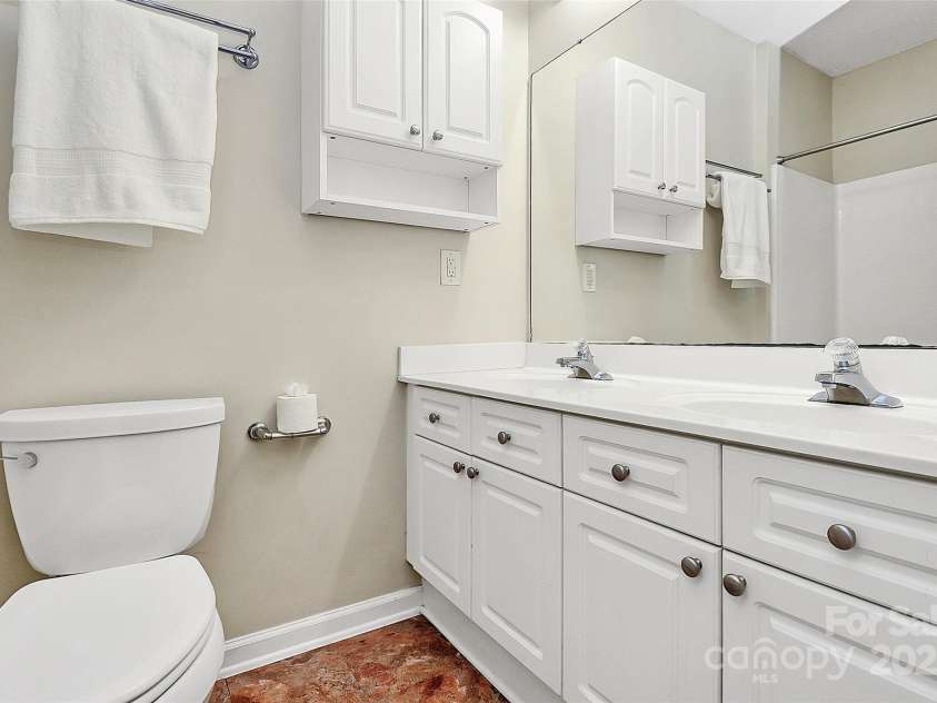 4263 Melrose Club Drive, Matthews, NC 28105.  MLS# CAR4269354, YatesRealty ID 23815. 