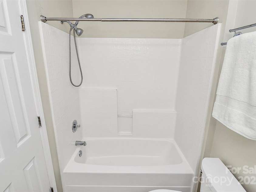 4263 Melrose Club Drive, Matthews, NC 28105.  MLS# CAR4269354, YatesRealty ID 23815. 