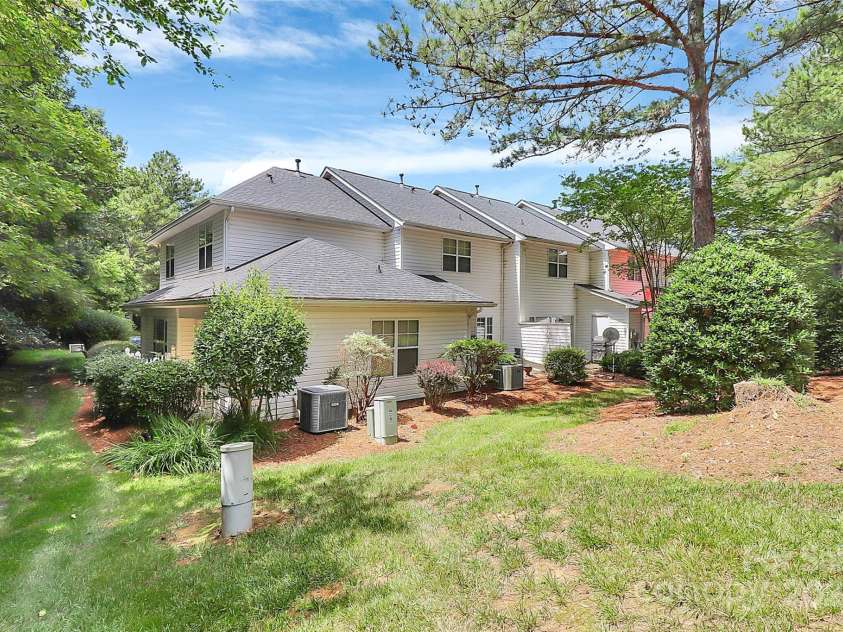 4263 Melrose Club Drive, Matthews, NC 28105.  MLS# CAR4269354, YatesRealty ID 23815. 