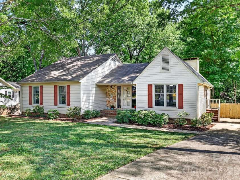 6111 Patrick Place, Charlotte, NC 28210.  MLS# CAR4378572, YatesRealty ID 23815. 