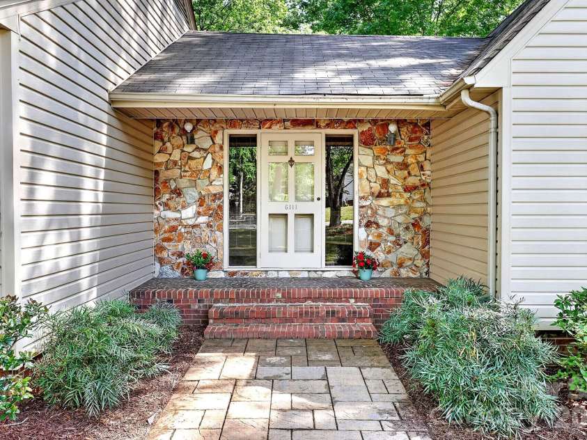 6111 Patrick Place, Charlotte, NC 28210.  MLS# CAR4378572, YatesRealty ID 23815. 