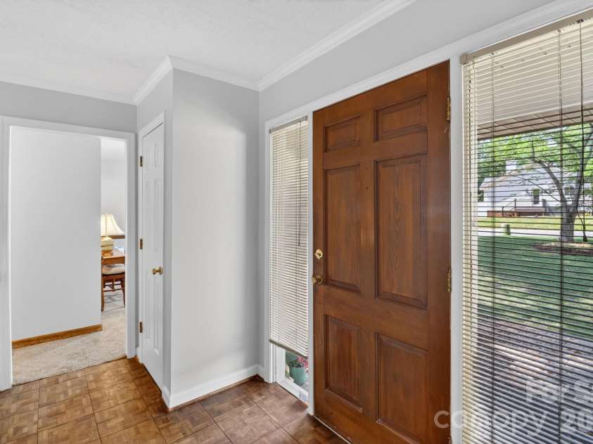6111 Patrick Place, Charlotte, NC 28210.  MLS# CAR4378572, YatesRealty ID 23815. 