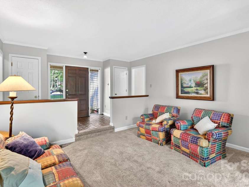 6111 Patrick Place, Charlotte, NC 28210.  MLS# CAR4378572, YatesRealty ID 23815. 