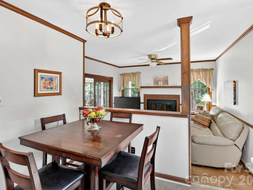 6111 Patrick Place, Charlotte, NC 28210.  MLS# CAR4378572, YatesRealty ID 23815. 