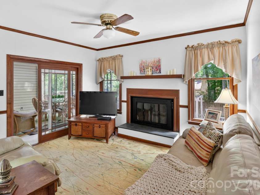 6111 Patrick Place, Charlotte, NC 28210.  MLS# CAR4378572, YatesRealty ID 23815. 
