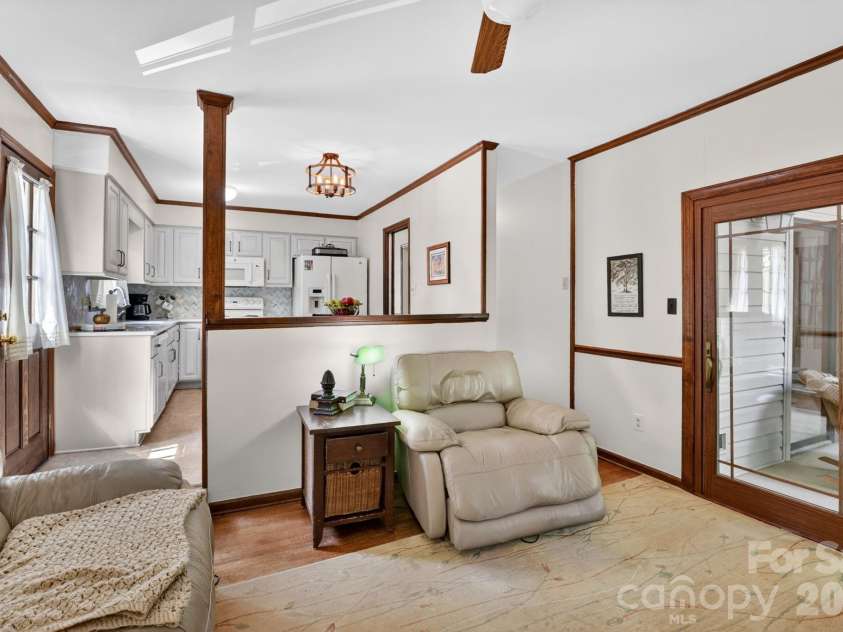 6111 Patrick Place, Charlotte, NC 28210.  MLS# CAR4378572, YatesRealty ID 23815. 