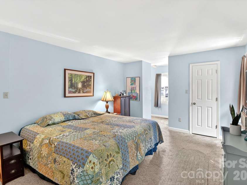 6111 Patrick Place, Charlotte, NC 28210.  MLS# CAR4378572, YatesRealty ID 23815. 