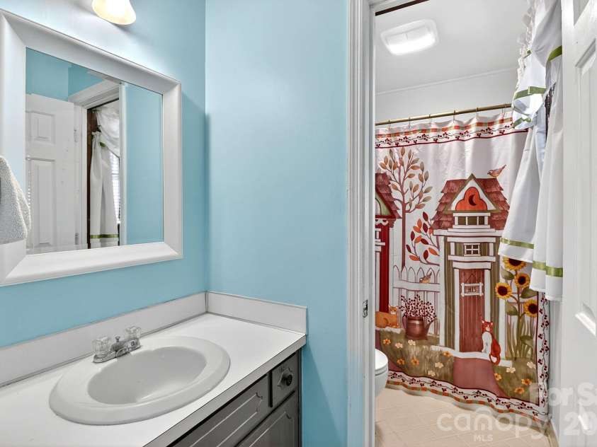 6111 Patrick Place, Charlotte, NC 28210.  MLS# CAR4378572, YatesRealty ID 23815. 