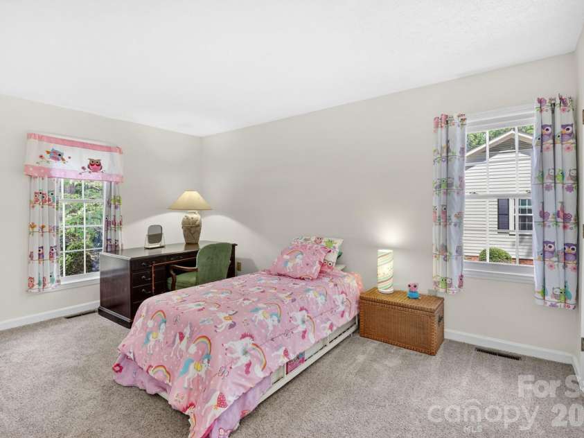 6111 Patrick Place, Charlotte, NC 28210.  MLS# CAR4378572, YatesRealty ID 23815. 