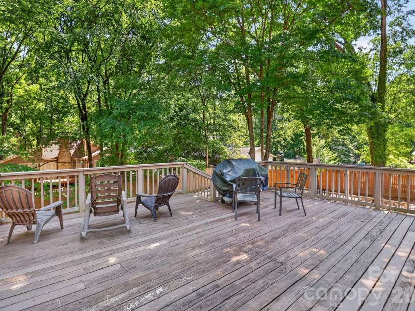 6111 Patrick Place, Charlotte, NC 28210.  MLS# CAR4378572, YatesRealty ID 23815. 