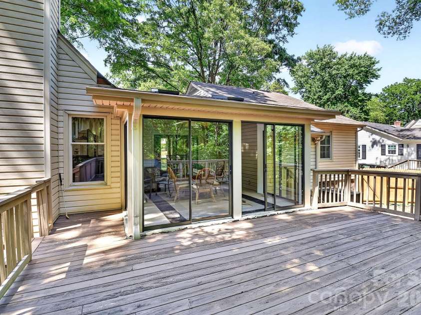 6111 Patrick Place, Charlotte, NC 28210.  MLS# CAR4378572, YatesRealty ID 23815. 